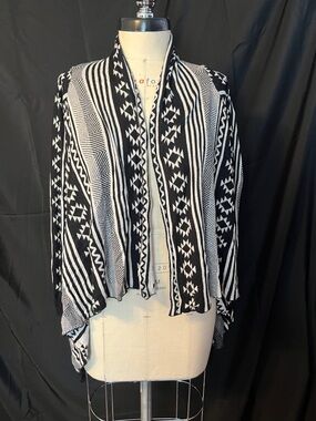 Black & White Geometric Open Front Women's Sweater